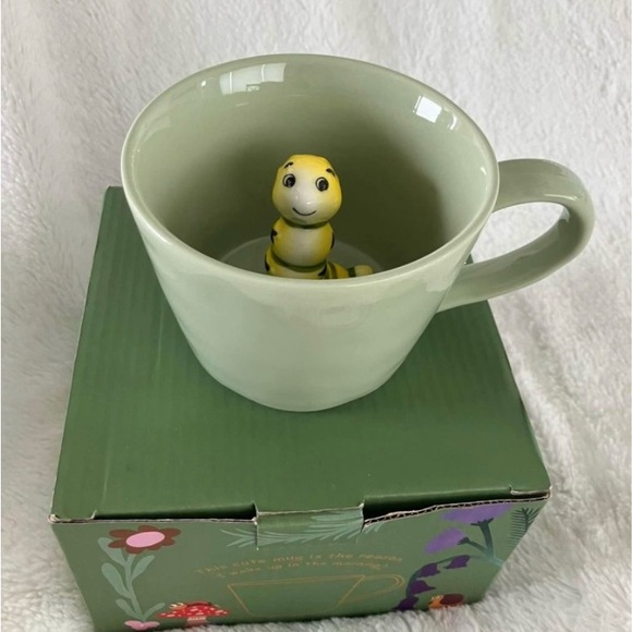 NEW in Box 3D Caterpillar mug coffee cup green monarch butterfly - Picture 2 of 7